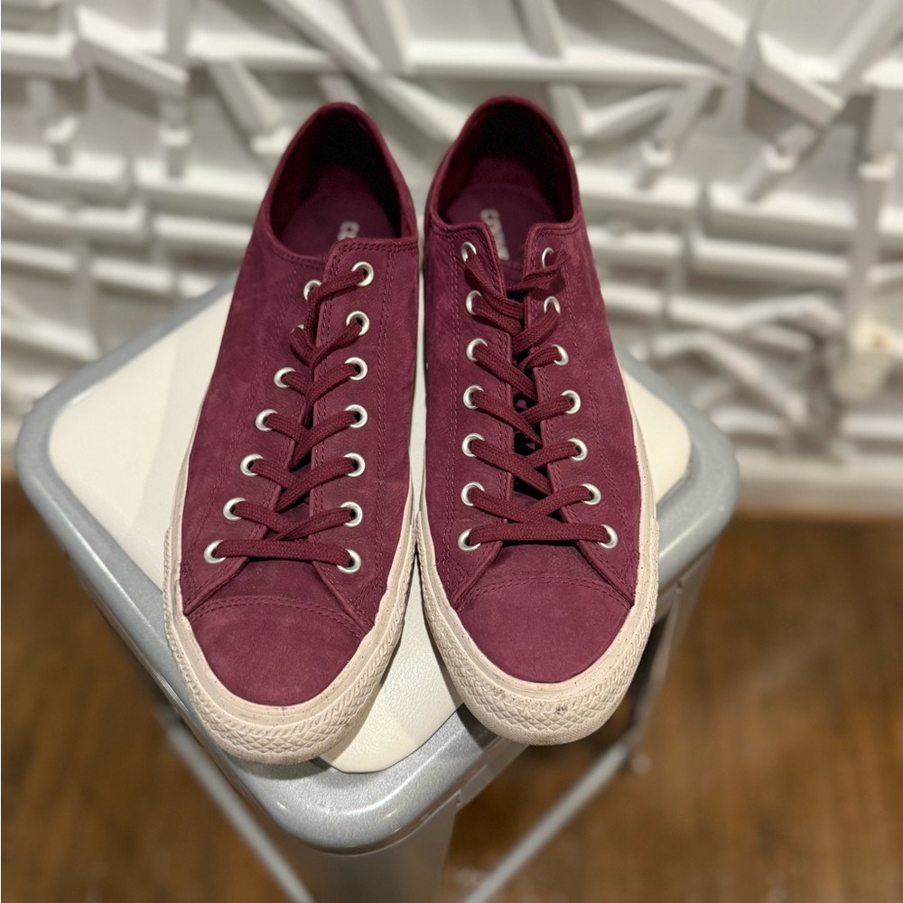 Converse Chuck Taylor Suede Mens Size 12 Burgundy Low  [Slightly Used]
